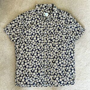 American Eagle Soft Wash Daisy short sleeve button down